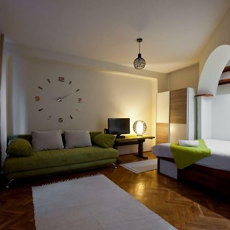Green Apartment Budapest Bagian luar foto