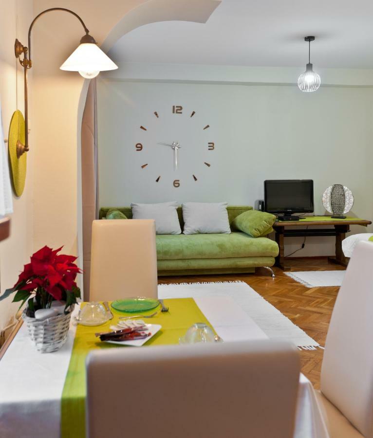 Green Apartment Budapest Bagian luar foto